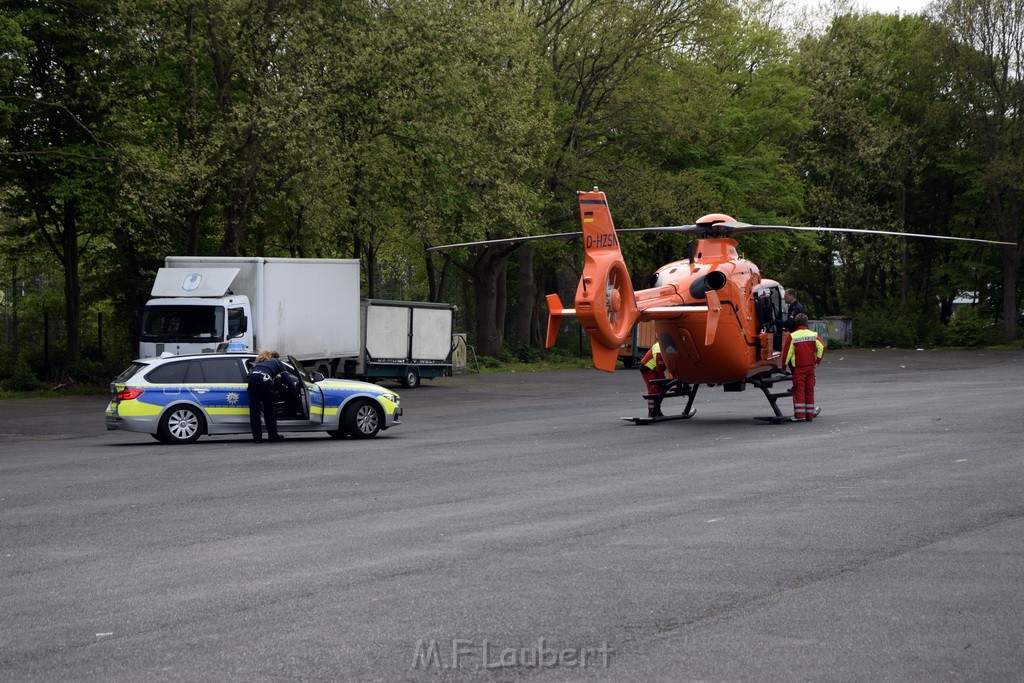 Einsatz Christoph 3 Koeln Vingst Thorwalsenstr Landung Marktplatz P01.JPG - Miklos Laubert